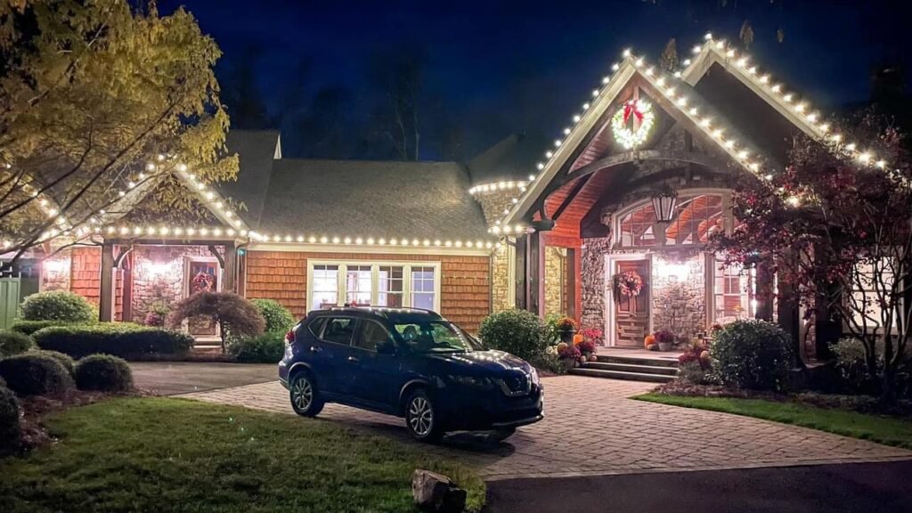 Calhoun GA Christmas lights on House