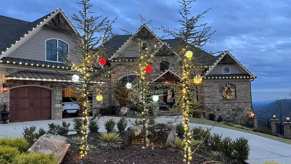 Dallas GA Christmas lights on House